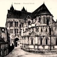 Noyon oise cpa cathedrale et place de l abside