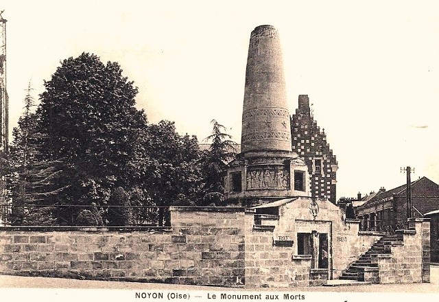 Noyon oise cpa monument aux morts