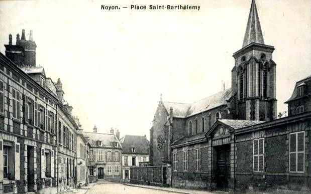 Noyon oise cpa place st barthelemy