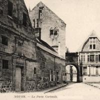 Noyon oise cpa quartier canonial et porte corbault 