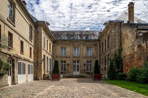 Noyon oise hotel arnette de la charlonny