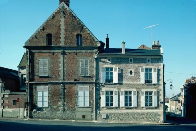 Noyon oise maison des chanoines