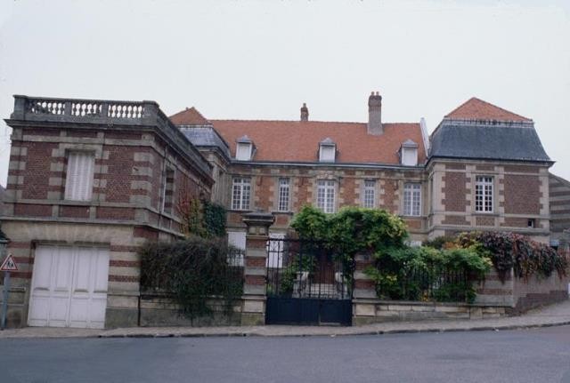 Noyon oise maison des chanoines