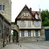 Noyon oise quartier canonial et porte corbault