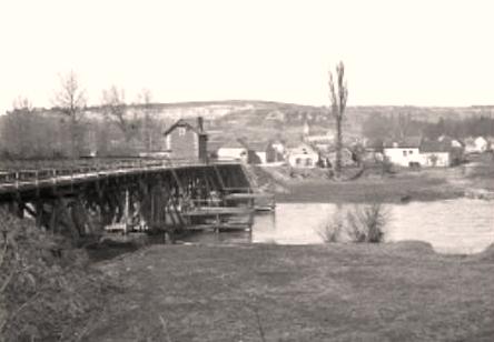 Oeuilly (Aisne) CPA pont sur l'Aisne et vue sur le village