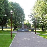 Oisy le verger pas de calais la place verte et le monument aux morts