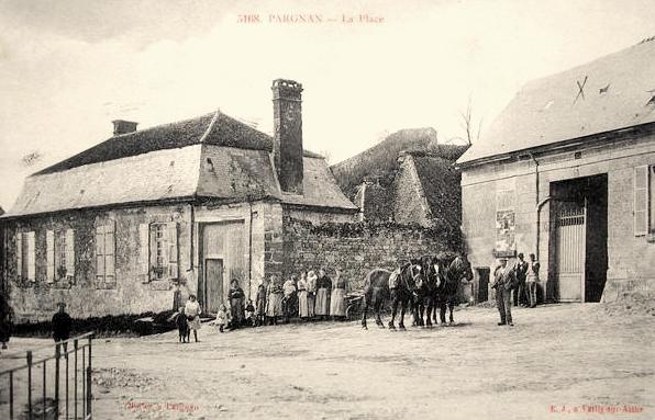 Pargnan (Aisne) CPA place du village