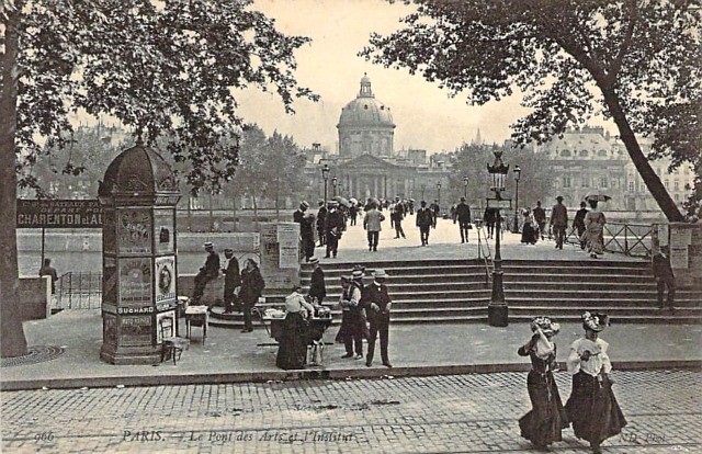 Paris 75 un kiosque a journaux davioud cpa