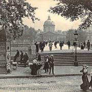 Paris 75 un kiosque a journaux davioud cpa