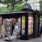 Paris 75 un kiosque a journaux davioud