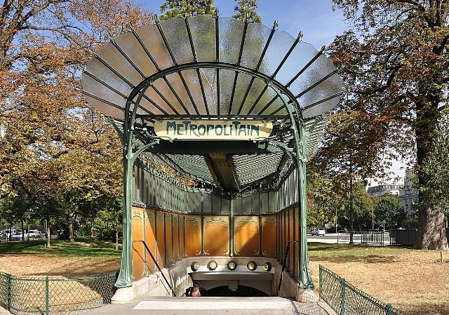 Paris 75 une station guimard porte dauphine