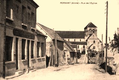Pernant (Aisne) CPA La rue de l'église 1914-1918
