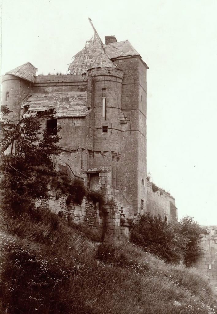 Pernant (Aisne) CPA Vestiges de la forteresse