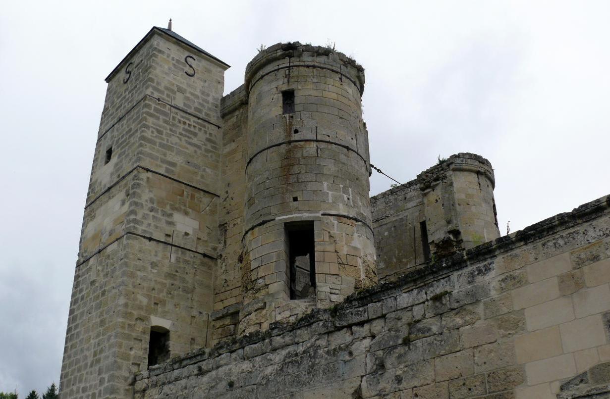 Pernant (Aisne) Vestiges de la forteresse