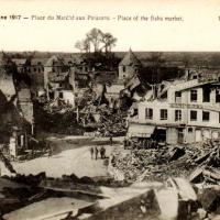 Peronne somme 1914 1918 la place du marche aux poissons cpa