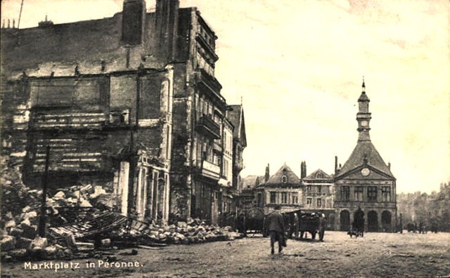 Peronne somme 1914 1918 la place du marche cpa