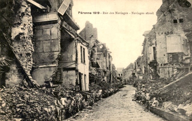 Peronne somme 1914 1918 la rue des naviages cpa