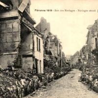 Peronne somme 1914 1918 la rue des naviages cpa