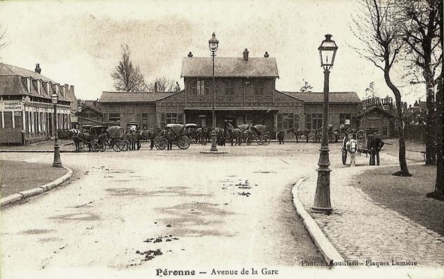 Peronne somme la gare vers 1900 1er batiment cpa