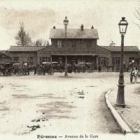 Peronne somme la gare vers 1900 1er batiment cpa