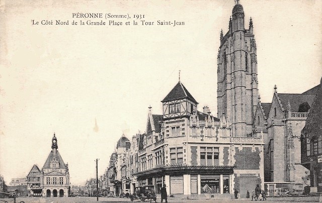 Peronne somme la grand place et la tour saint jean cpa