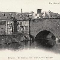 Peronne somme la porte de paris et les grands moulins cpa