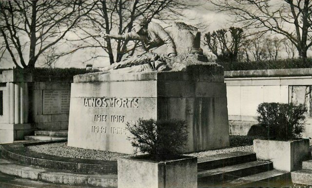 Peronne somme le monument aux morts cpa