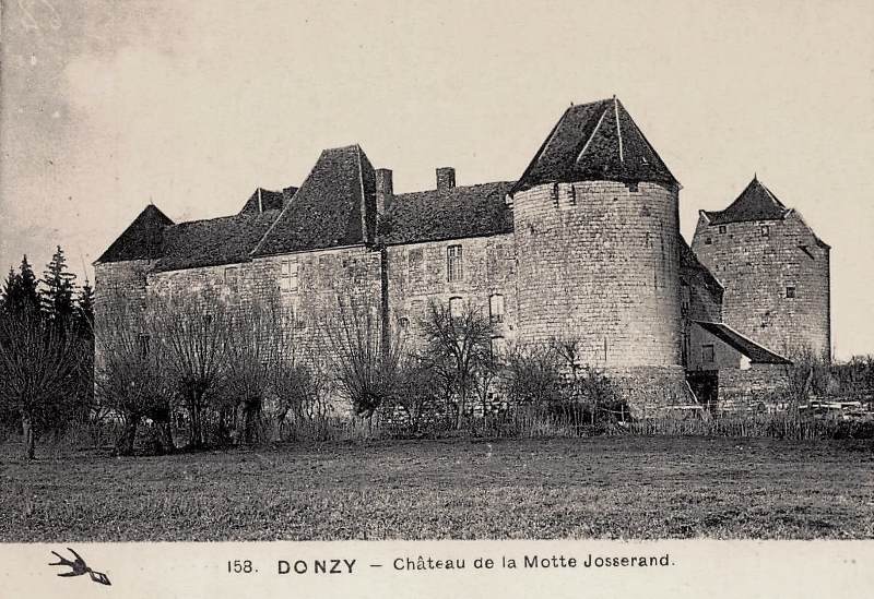 Perroy (Nièvre) Le château de La Motte-Josserand CPA