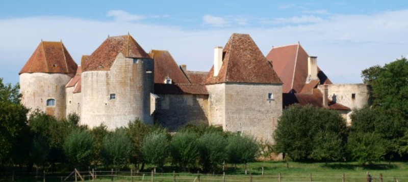 Perroy (Nièvre) Le château de La Motte-Josserand