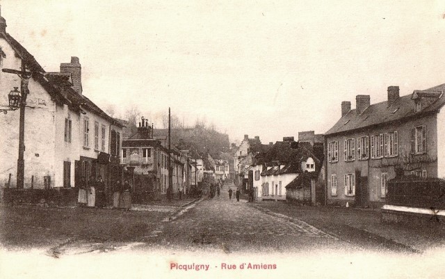 Picquigny somme la rue d amiens cpa