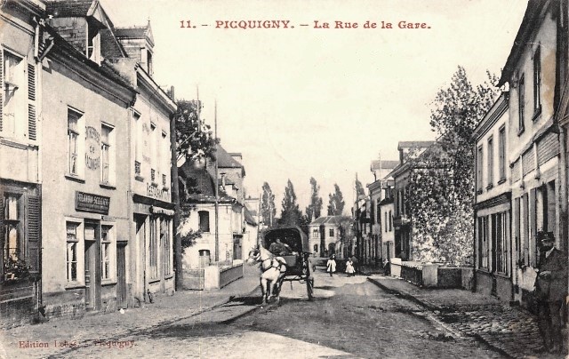 Picquigny somme la rue de la gare cpa