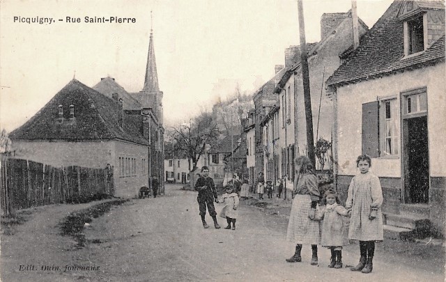 Picquigny somme la rue saint pierre cpa