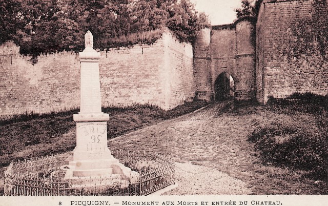 Picquigny somme le monument aux morts et la porte du gard cpa