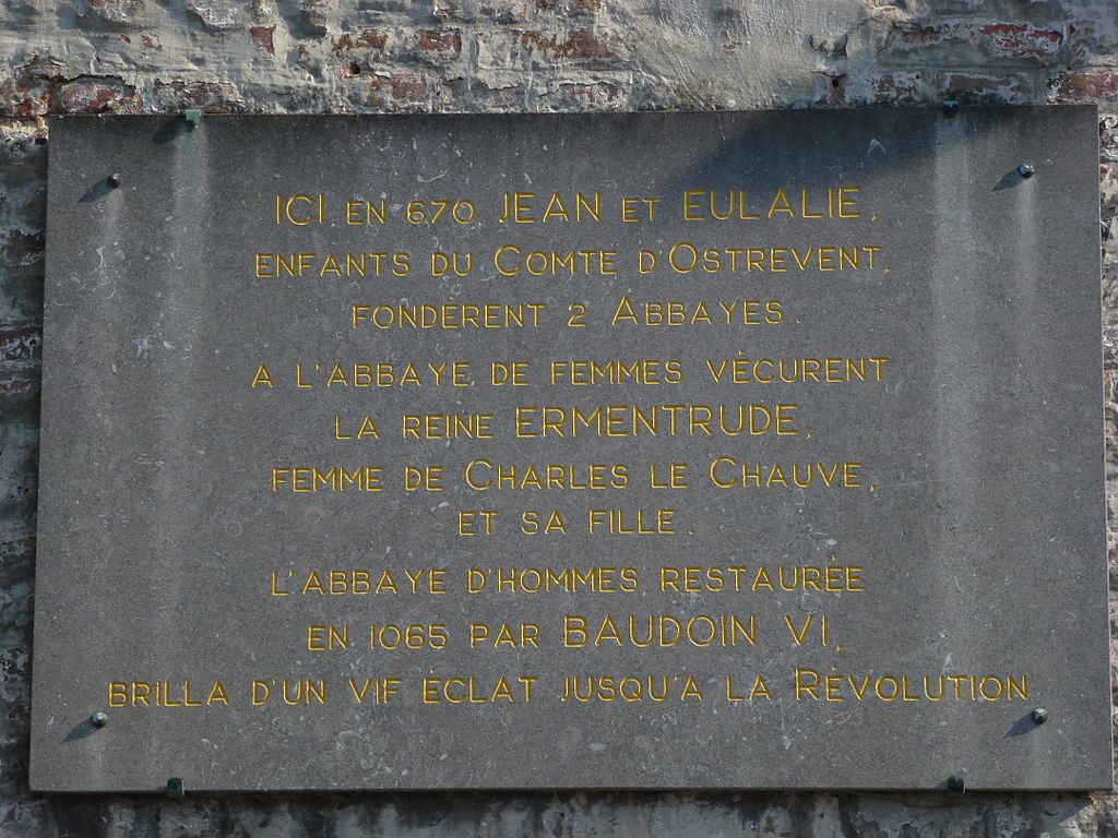 Plaque marquant l'emplacement de l'ancienne abbaye de Hasnon (Nord)