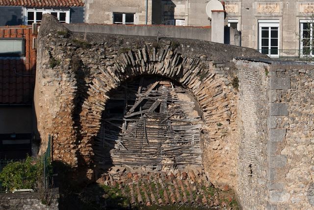 Poitiers vienne l amphitheatre vestiges