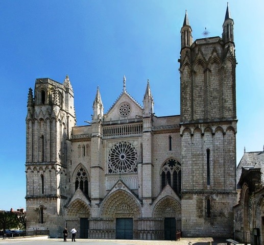 Poitiers vienne la cathedrale saint pierre