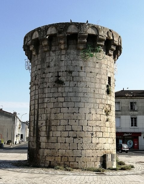 Poitiers vienne la tour du cordier