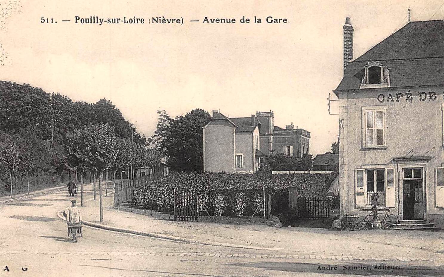 Pouilly-sur-Loire (Nièvre) L'avenue de la gare CPA