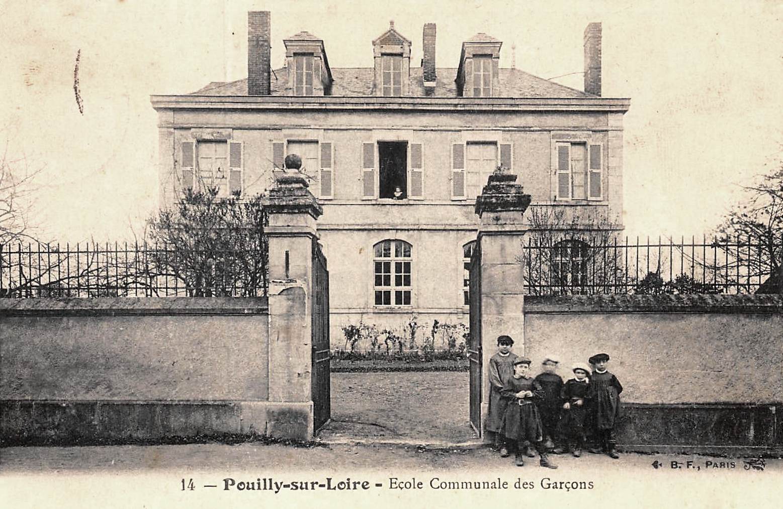 Pouilly-sur-Loire (Nièvre) L'école des garçons CPA