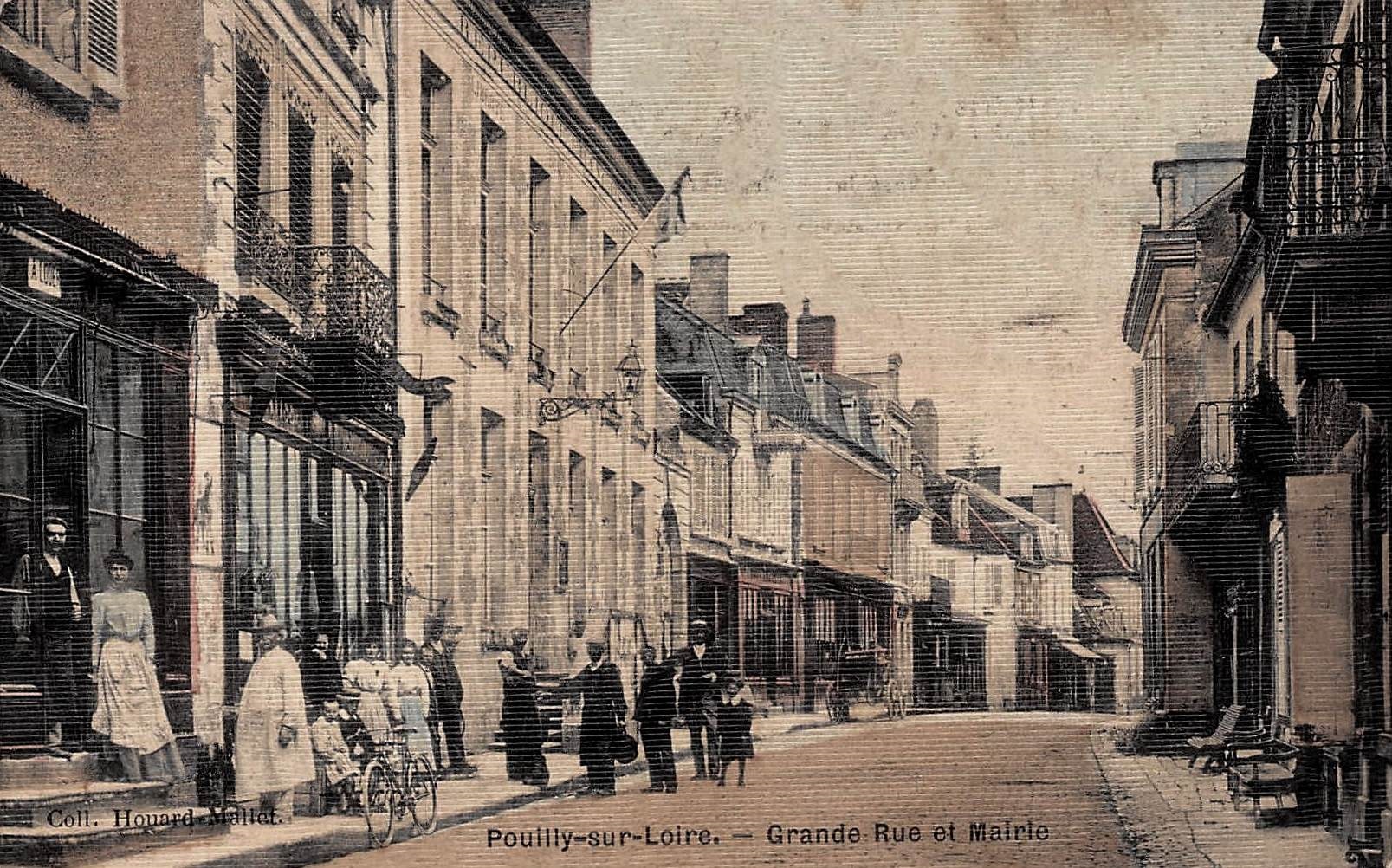 Pouilly-sur-Loire (Nièvre) La grande rue et la mairie CPA