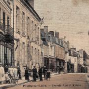 Pouilly-sur-Loire (Nièvre) La grande rue et la mairie CPA