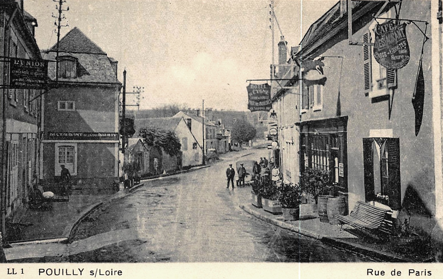 Pouilly-sur-Loire (Nièvre) La rue de Paris CPA