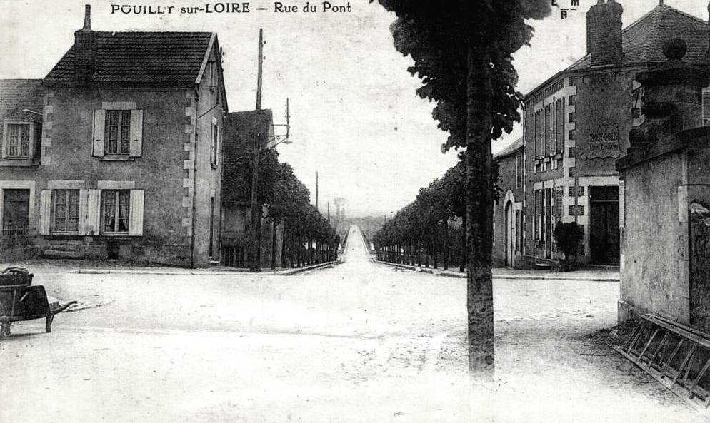 Pouilly-sur-Loire (Nièvre) La rue du Pont CPA