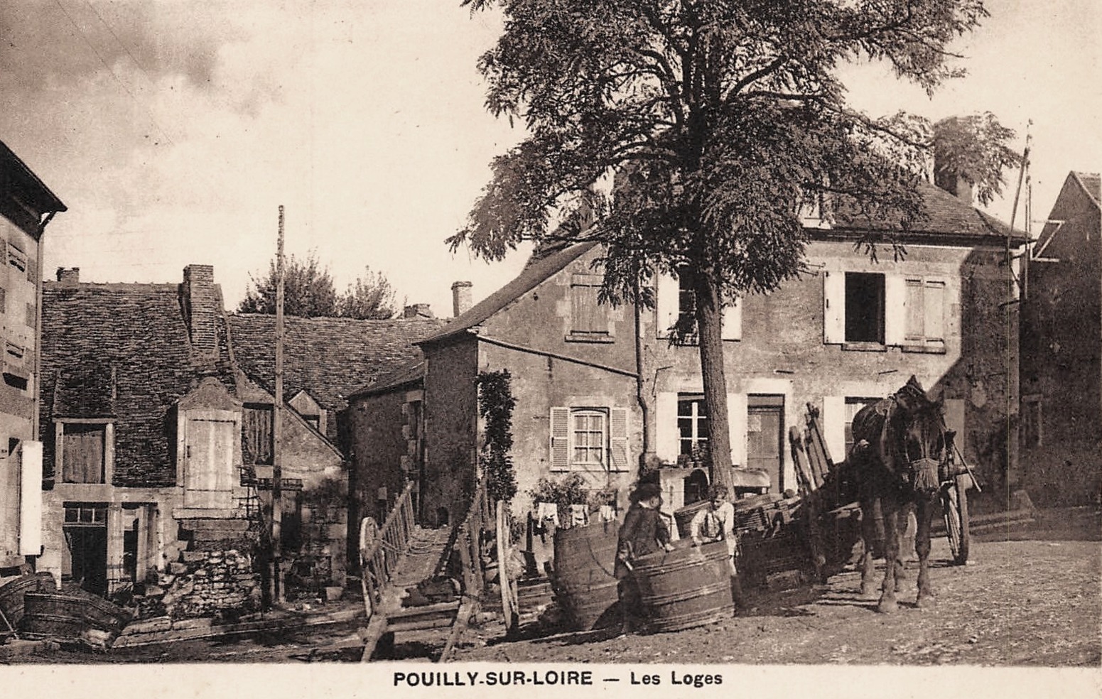 Pouilly-sur-Loire (Nièvre) Le hameau des Loges CPA