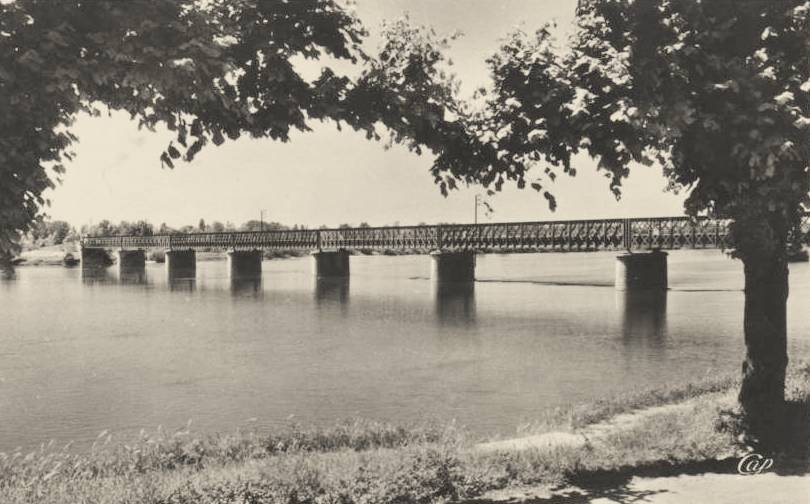 Pouilly-sur-Loire (Nièvre) Le pont CPA