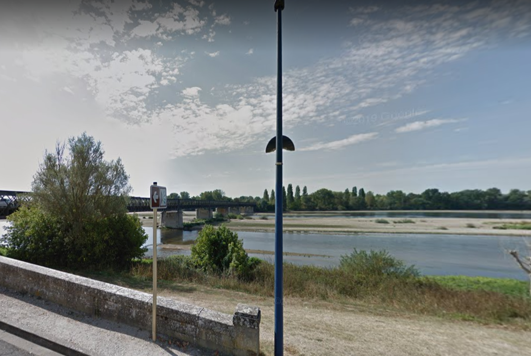 Pouilly-sur-Loire (Nièvre) Le pont