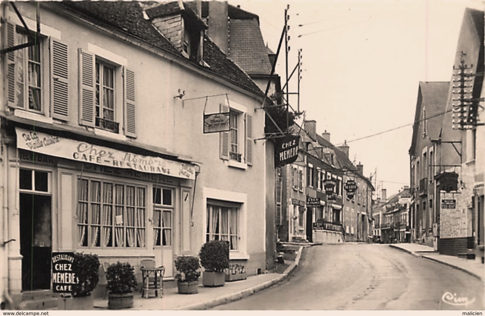 Pouilly-sur-Loire (Nièvre) Le restaurant chez Mémère CPA