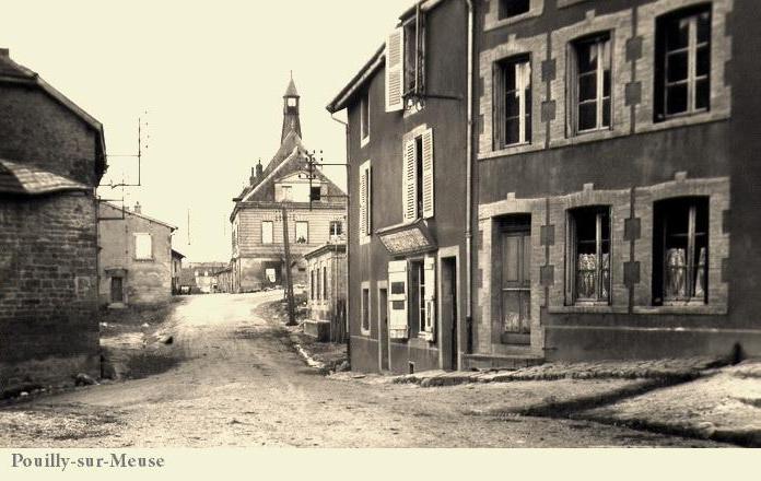 Pouilly-sur-Meuse (Meuse) CPA