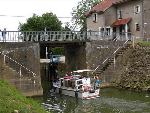 Pouilly-sur-Meuse (Meuse) L'écluse