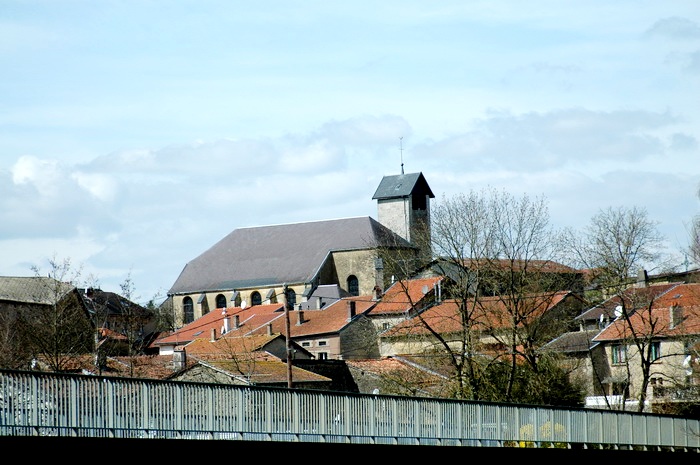 Pouilly-sur-Meuse (Meuse) L'église Saint Martin